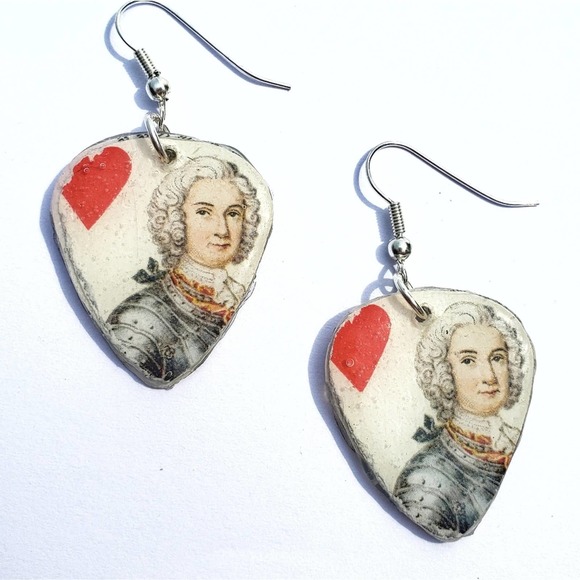 Earrings KING HEARTS Antique Vintage Royal Playing Cards Upcycled - Picture 1 of 2